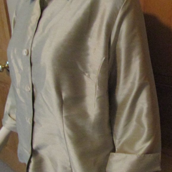 Design Asset Button Top Shirt Tan Size Large - dressy look - Picture 3 of 6